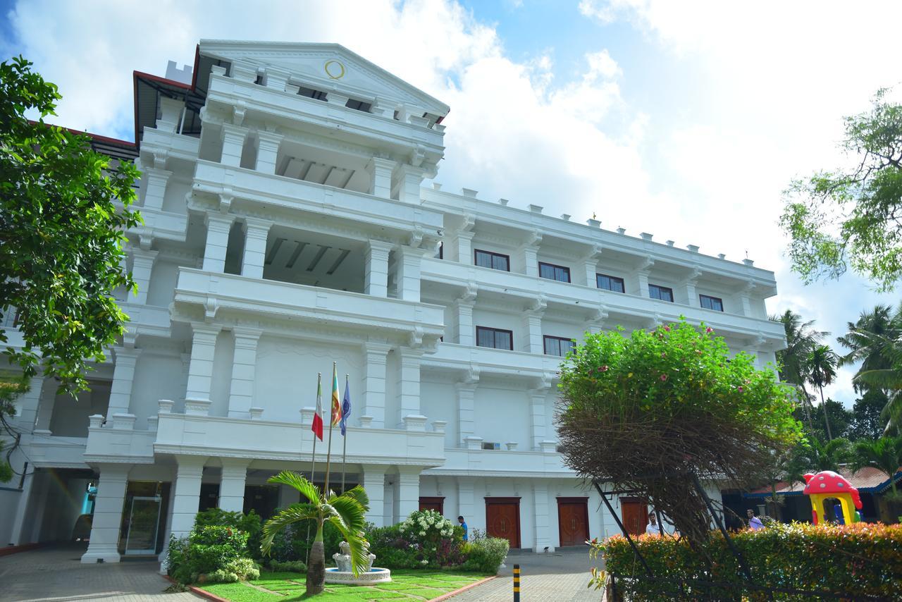 Euro Star Hotel كاتوناياكى المظهر الخارجي الصورة